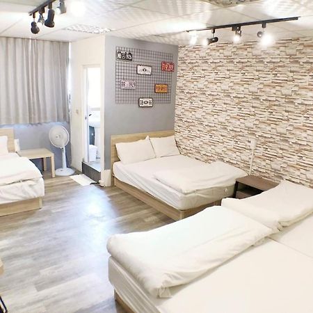 Fengjia Gift Box Homestay Taichung Exterior photo