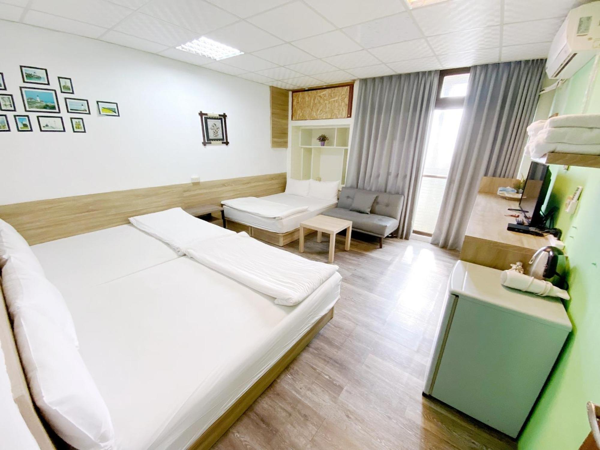 Fengjia Gift Box Homestay Taichung Exterior photo