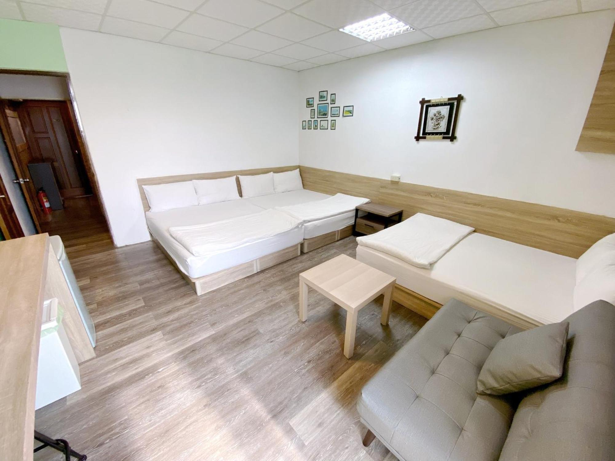 Fengjia Gift Box Homestay Taichung Exterior photo